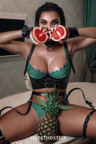 26 year old Escort in Dubai Enchanting Brunette Tunisian Escort - Zoara