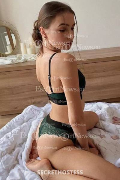 23 Year Old European Escort Berlin Brunette - Image 2