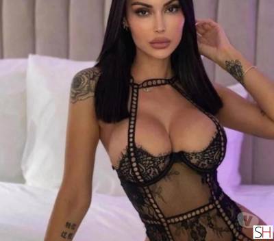 23 year old Escort in Crawley West Sussex Queen of your fantasy ♥️♥️party girl♥️outcall, 