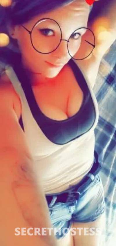 26 year old American Escort in Burlington VT xxxx-xxx-xxx Funsized .4'11" Shorty . American 