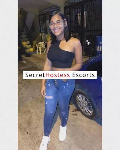 24 Year Old Latino Escort Chicago IL Brunette Brown eyes - Image 1