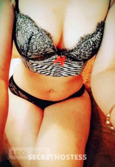 Sara working all weekend offering duo or single in Kitchener