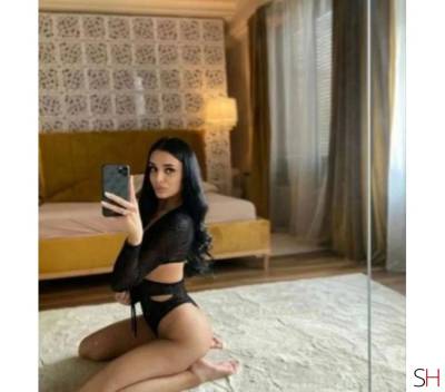 23 year old Escort in Crawley West Sussex NEW BOMBSHELL HORNY ESCORT 1ST TIME HERE outcall incal, 