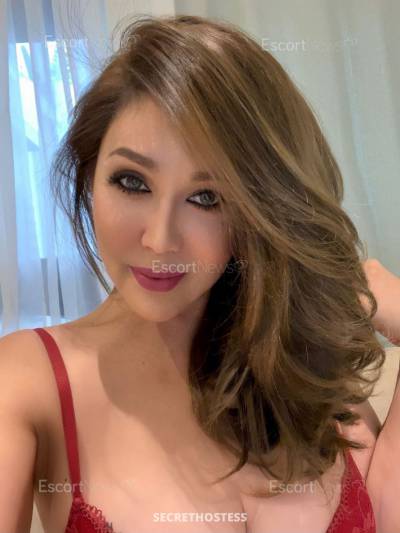 30 Year Old Canadian Escort Shanghai Brunette - Image 3