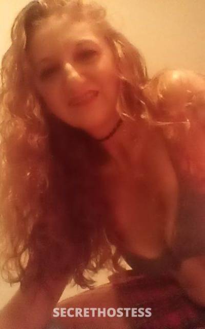 ..Sexy natural .ginger hosting now in Tampa FL