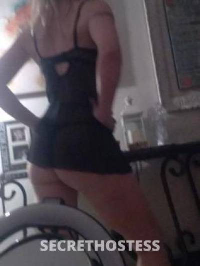 30 year old Escort in Madison WI Snow Bunny