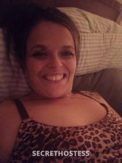 29 year old Escort in Racine WI blue eye, thick thighs and lots of fun