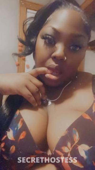 22 year old Chinese Escort in Milwaukee WI daddy come put your big dick in this wet pussy