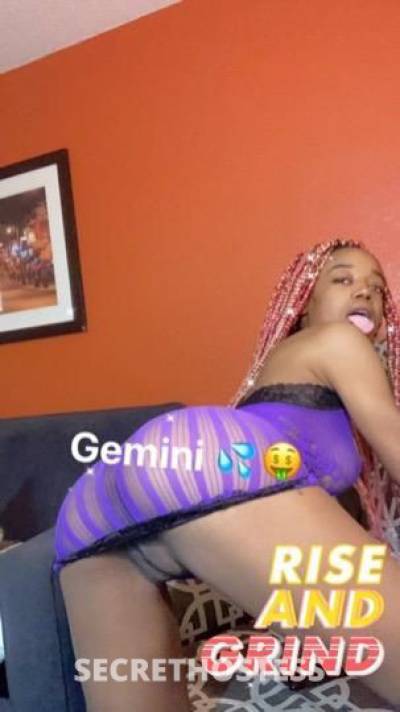 22 year old Escort in Memphis TN petite nd sweet .exitic freak available 24/7 incall only (my