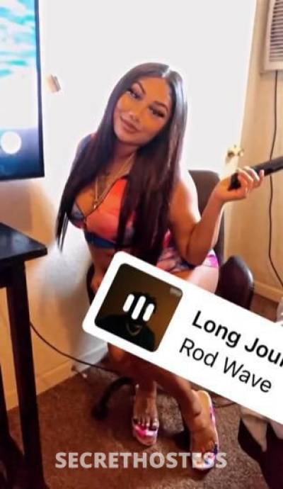 22 year old Latino Escort in San Fernando Valley CA Petite Latina Mamii .. Bein Aqui Papi