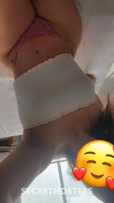 22 year old Latino Escort in Wilmington NC .. esmeralda its back.. hot latin nena