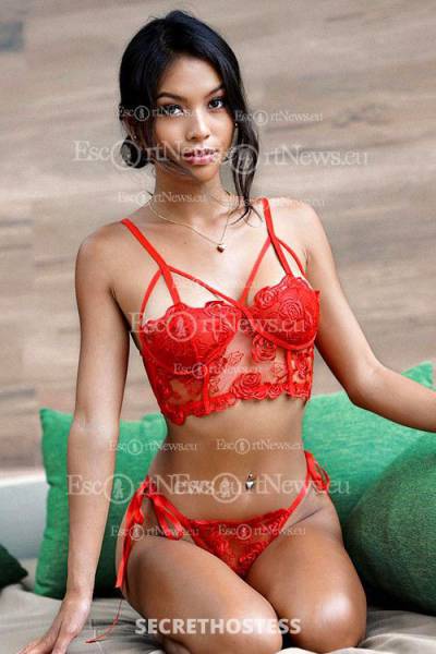 21 Year Old Asian Escort Berlin - Image 3