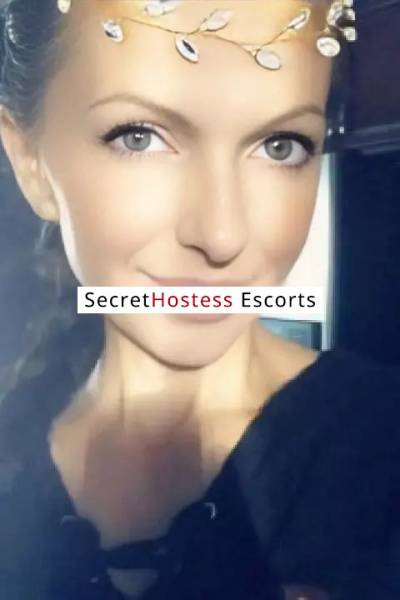 32 Year Old Canadian Escort Vancouver - Image 2