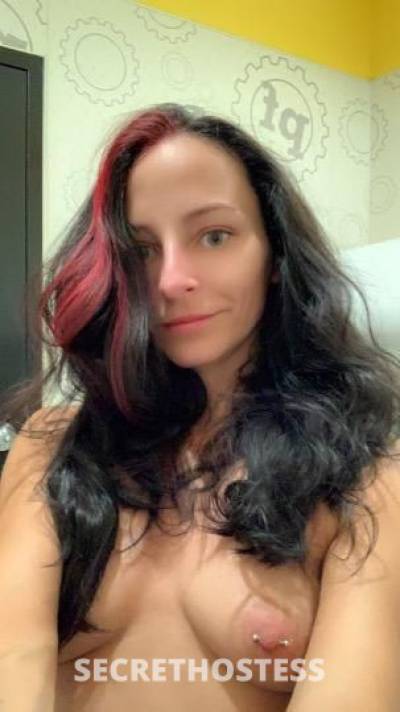 35 year old Escort in Lawrence KS Petite and fun