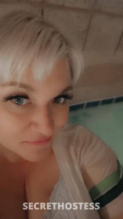 35 year old Escort in Racine WI Viking warrior princess is back! And she brought a new 