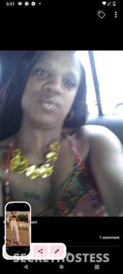 40 year old Escort in Lake Of The Ozarks MO hard licker n steady ticking