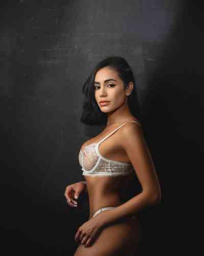28 year old Latin Escort in London Larimar Escort in London