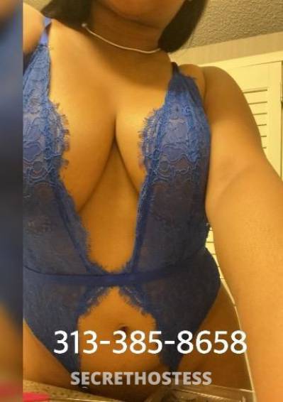 25 year old Escort in Detroit MI 5'1 slim thick little booty perky big titties squirter
