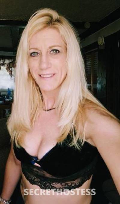 34 year old Escort in Buffalo NY here for your every need