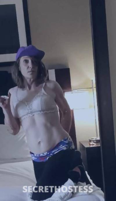 32 year old Escort in Harrisburg PA I'M WHITE GIRL Magic... CUM GET IT