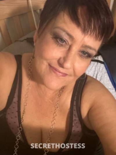 49 year old Escort in Saint Louis MO WYO .. yea she thicc thicc...she can take a dick dick