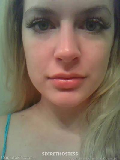   emilysantasnow 25Yrs Old Escort Fresno CA Image - 0