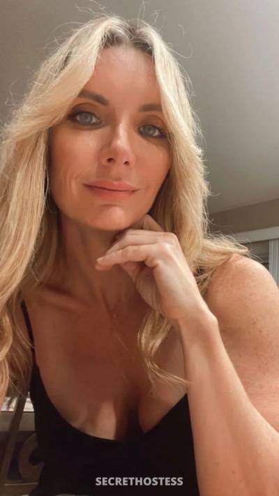 35 year old Escort in Chicago IL xxxx-xxx-xxx Videos My name' is Hannah , I'm down 