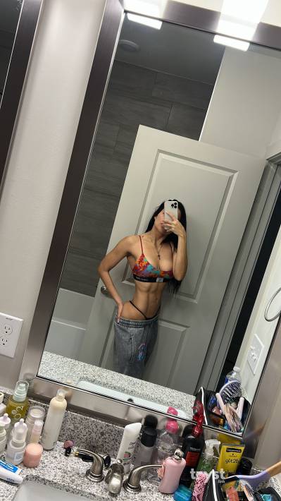 20 Year Old Colombian Escort Miami FL - Image 3