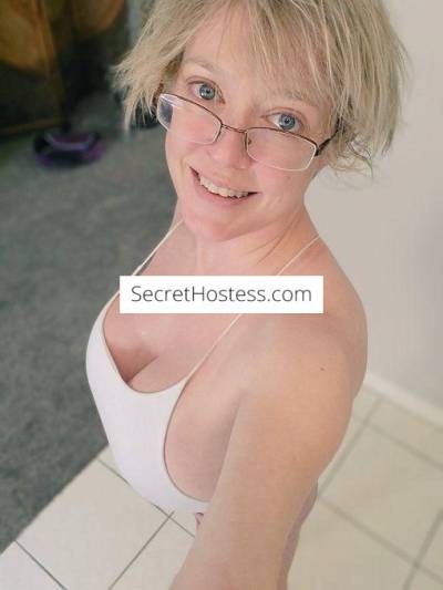 45 year old Escort in Durham horny mom available for sex, also do cam sex and sell 