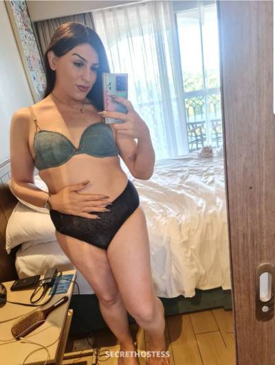 34 year old Middle Eastern Escort in London Adri Ts Turkish Iranian, Transsexual escort
