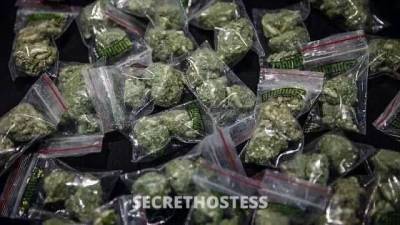 27 year old Mexican Escort in Las Cruces NM xxxx-xxx-xxx I’m a professional hooker and I’m 