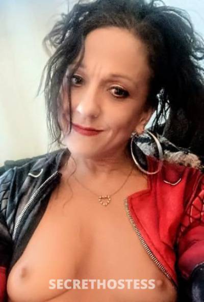 40 year old Escort in Toledo OH hi I'm Trina for adult fun , let's get together 