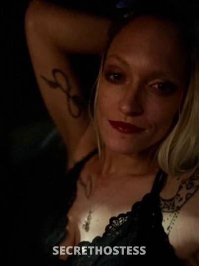 32 year old Escort in Chicago IL Pussy gripper
