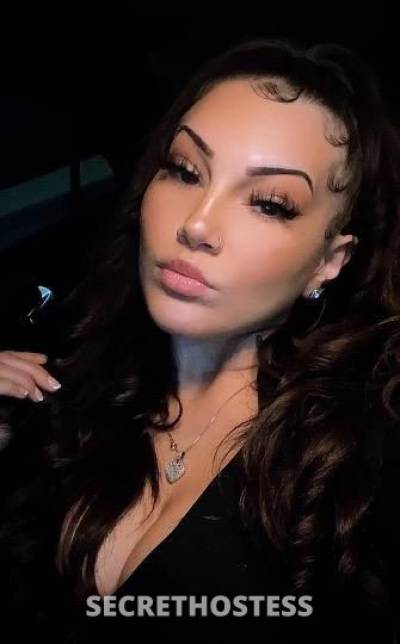 25 year old Escort in Des Moines IA ..Juicy brunette babe