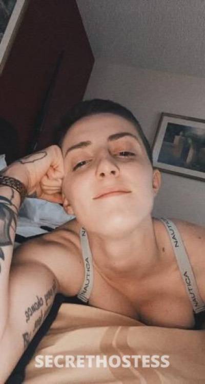 androgynous woman looking to get down in Fort Lauderdale FL