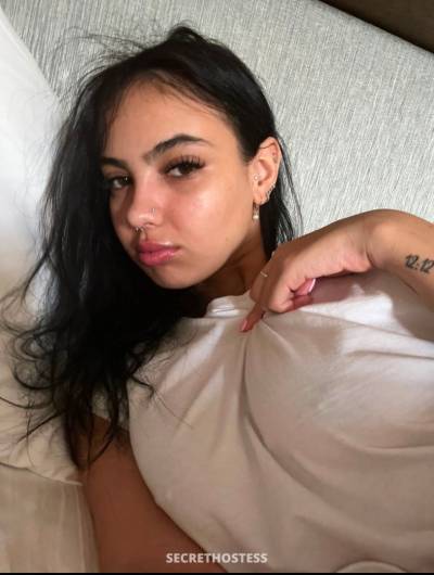 27 year old Escort in Maui HI I offer massage and sex