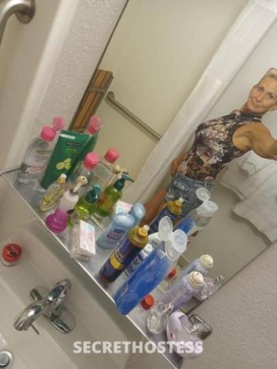 57 year old Escort in Show Low AZ You know fhey say , that country girls do it. better