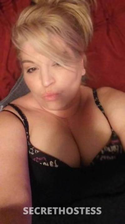 44 Year Old Escort Edmonton Blonde Hazel eyes - Image 5