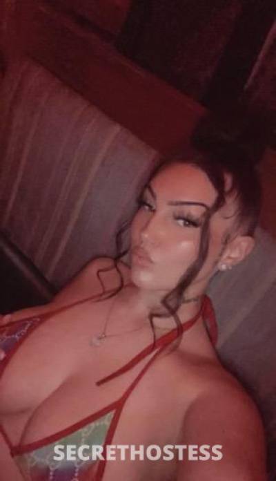 25 year old Escort in Fargo ND ..Juicy brunette babe