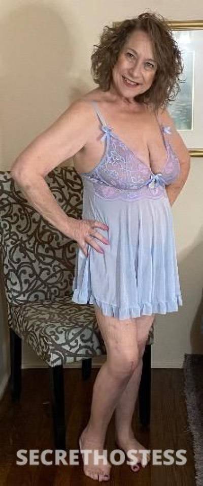 Mature and sexy milf/gilf! top 5% only fans content in Boston MA