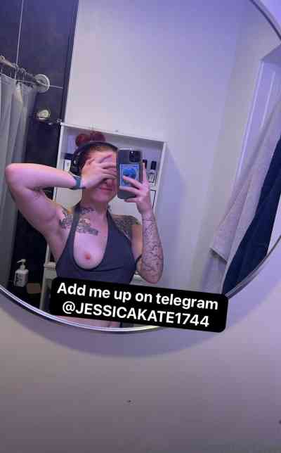 27 year old Escort in Alton Am a beautiful ? hot girl ? and am very selective about who 