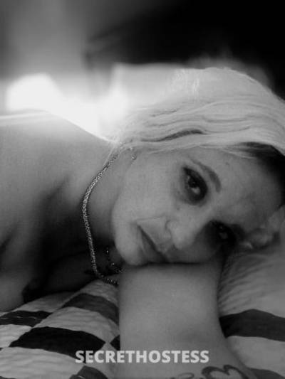 38 year old Escort in Springfield IL Can you handle the Throat of the Goat