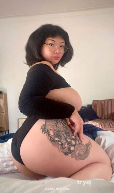 Reina - natural curves, cute trouble in Brooklyn NY