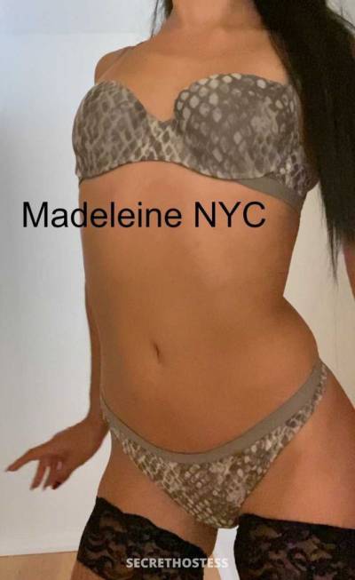 28 Year Old American Escort Manhattan NY Brunette Brown eyes - Image 3