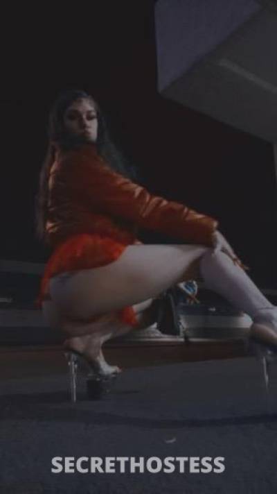 21 year old Escort in Oklahoma City OK Petite SnowBunny Chanel . 100% Real Video Verification 