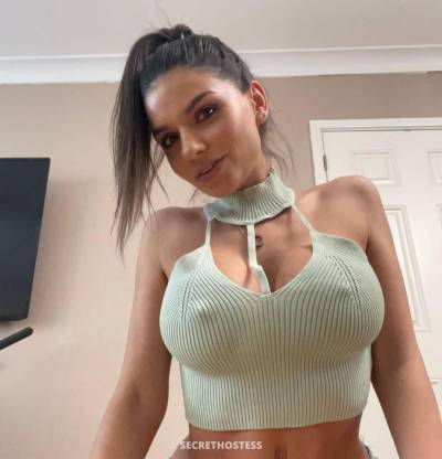 29 year old Caucasian Escort in Kelowna Sexy girl in town ready to have awesome fun time