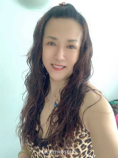 Yanzi, escort in Paris