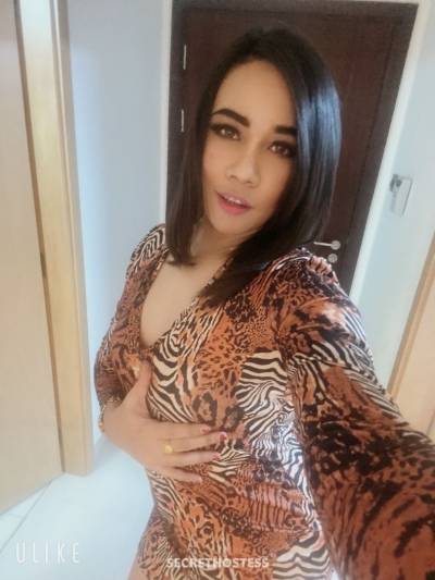 Linly, escort in Muscat