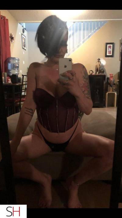 42 year old Caucasian Escort in Winnipeg Thirsty Thursday