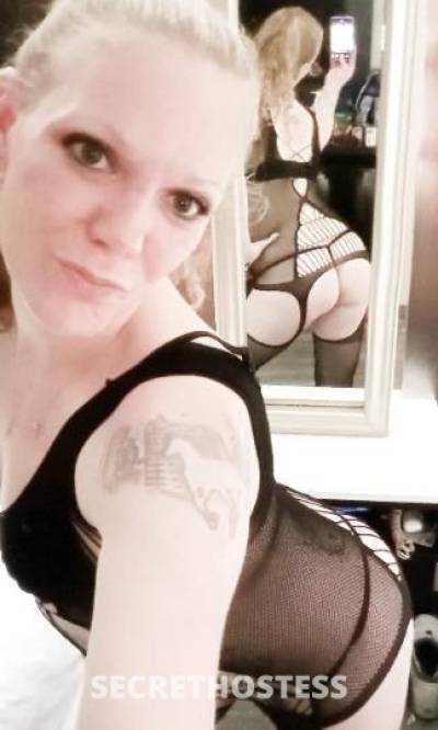 31 year old Escort in Charlotte NC Cum get a piece of this Sweet Peach